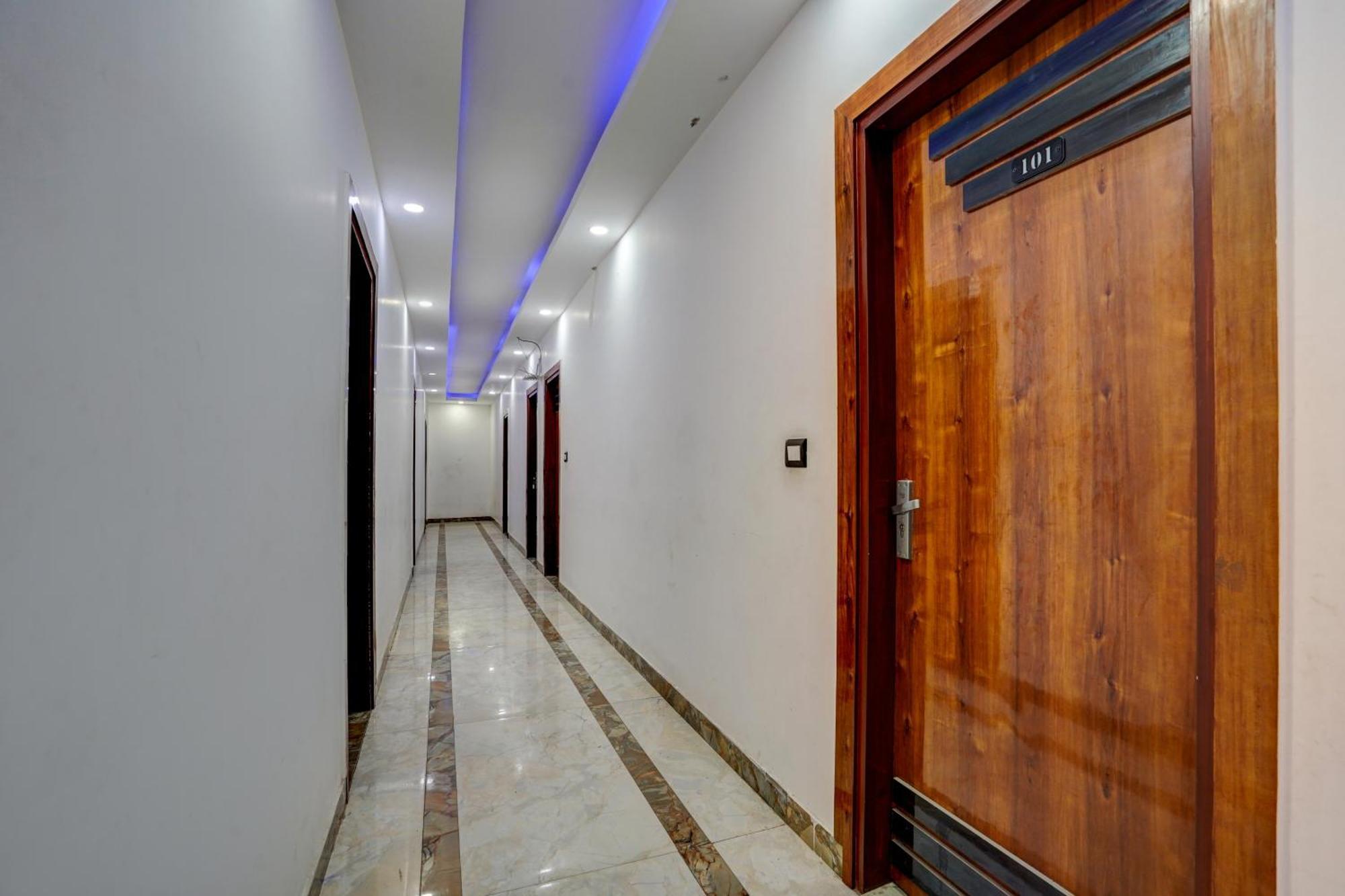 Hotel Hight Krone A Family Hotel Near Igi Airport Delhi New Delhi Buitenkant foto