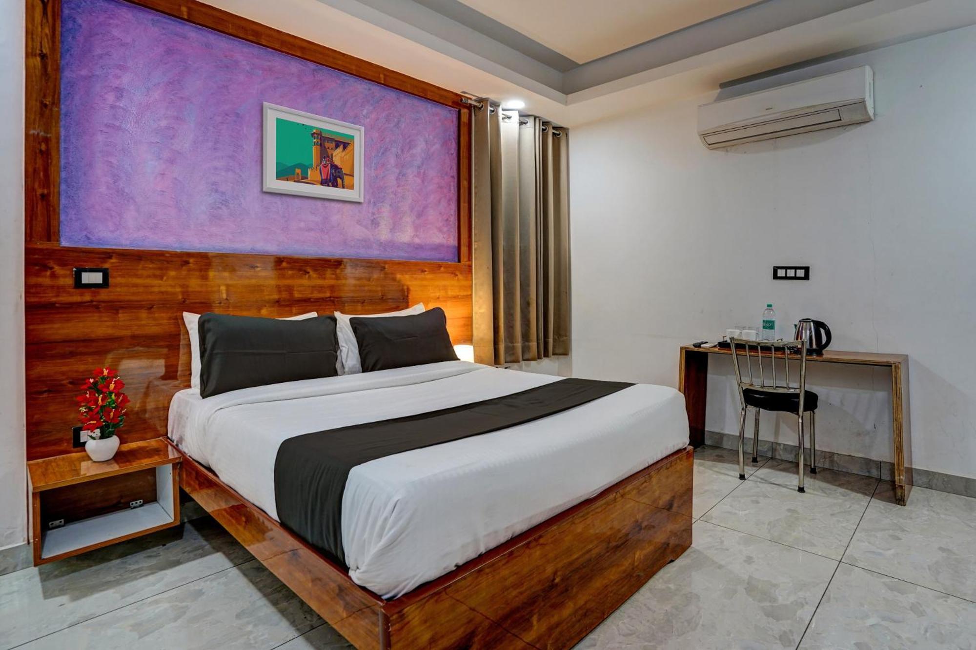 Hotel Hight Krone A Family Hotel Near Igi Airport Delhi New Delhi Buitenkant foto