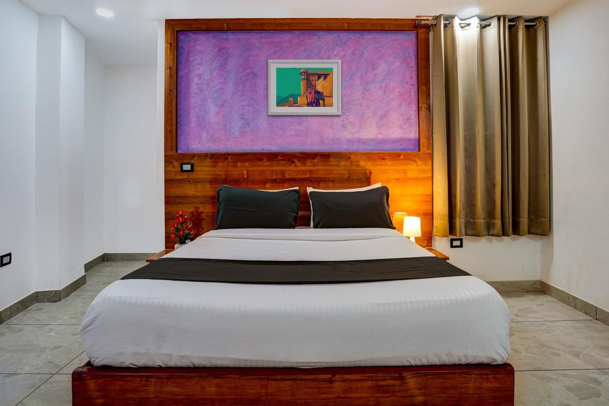 Hotel Hight Krone A Family Hotel Near Igi Airport Delhi New Delhi Buitenkant foto