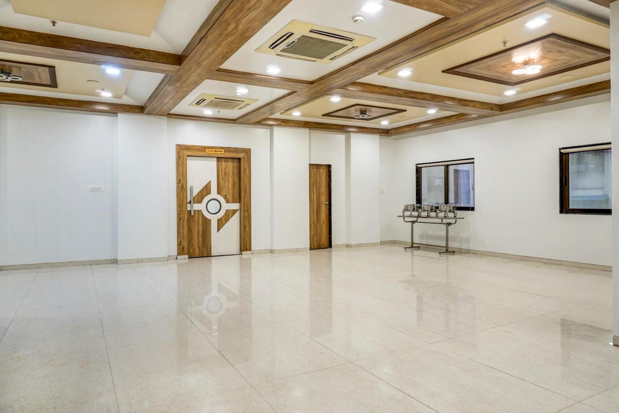 Hotel Hight Krone A Family Hotel Near Igi Airport Delhi New Delhi Buitenkant foto